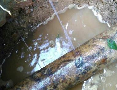 江源楼顶渗水维修公司分享下地暖漏水的原因及检测方法。